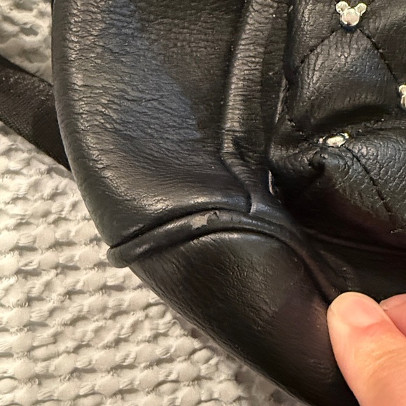 DISNEY
Minnie Mouse Classic Bow Quilted Texture Ear Mini Backpack/Coin Purse - Picture 8 of 10